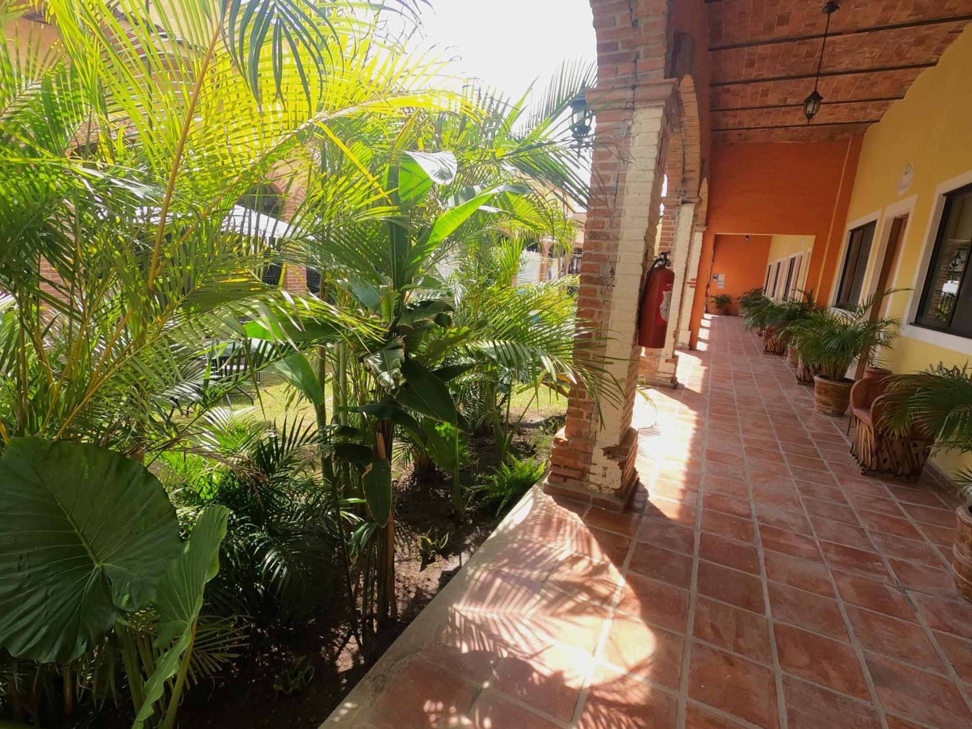 Hotel Boutique Sol Y Luna Spa Ajijic Exterior photo